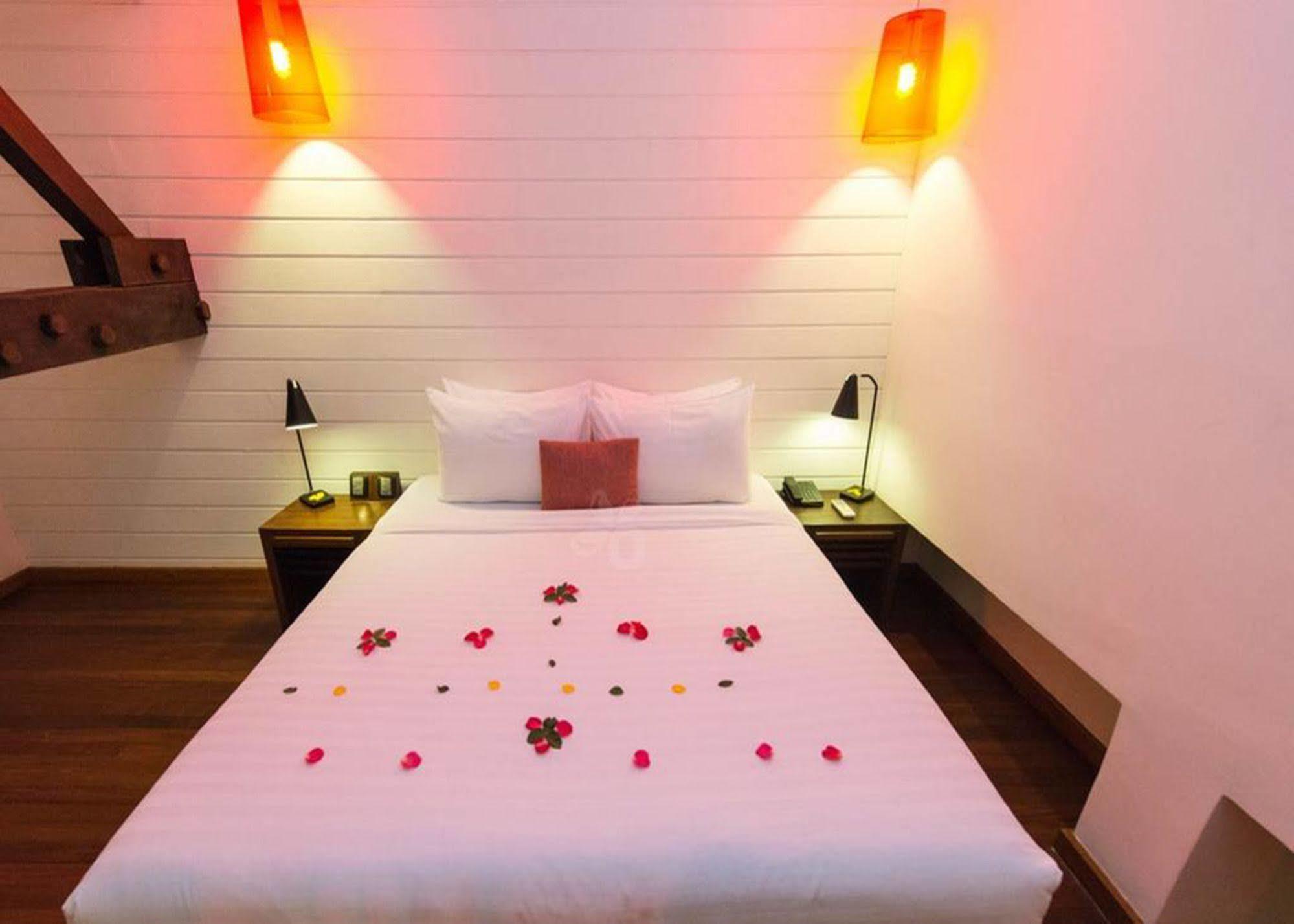 The Loft Hotel Downtown Yangon Ngoại thất bức ảnh